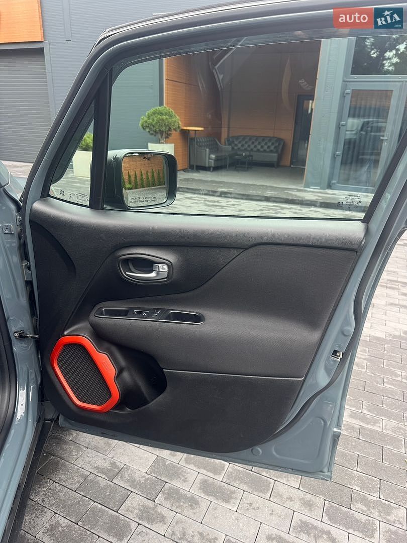 Jeep Renegade 2018 VIN ZACCJBABXJPH35084 фото оголошення 18 з 23