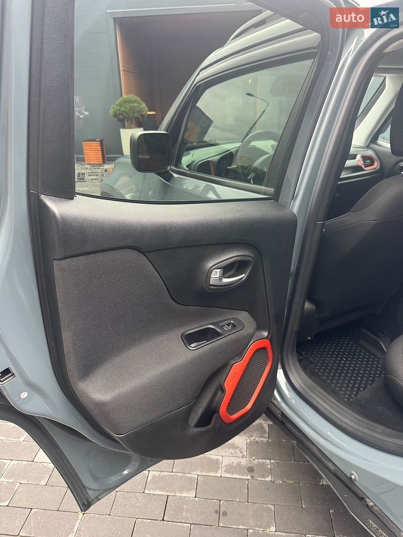 Jeep Renegade 2018 VIN ZACCJBABXJPH35084 фото оголошення 19 з 23