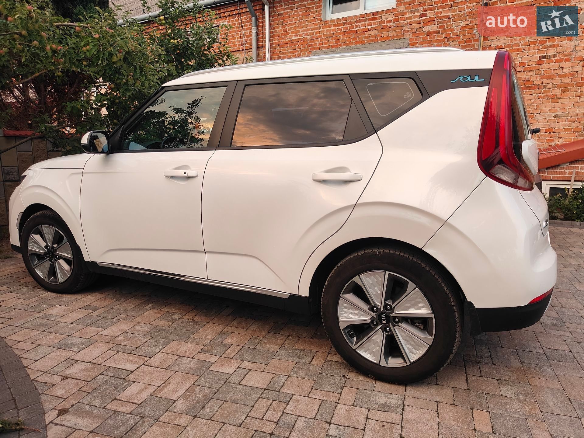 Kia Soul EV 2020 VIN KNAJ2812FM7015600 фото оголошення 4 з 11
