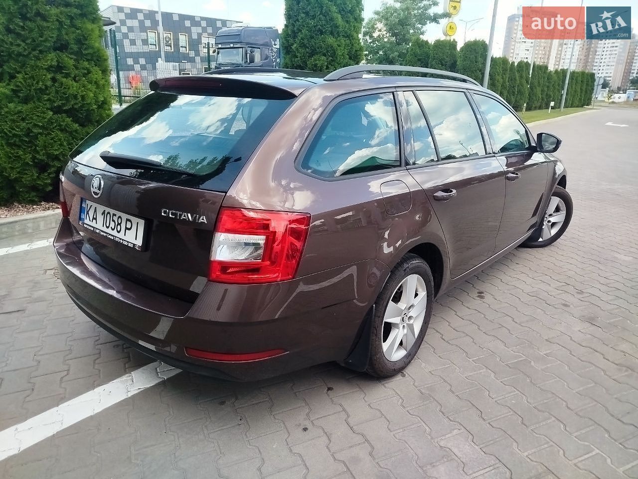 Skoda Octavia 2017 VIN TMBJJ2NE5JB006514 фото оголошення 4 з 19