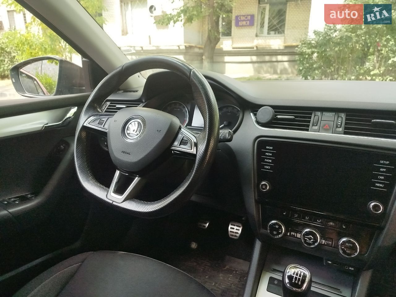 Skoda Octavia 2017 VIN TMBJJ2NE5JB006514 фото оголошення 12 з 19