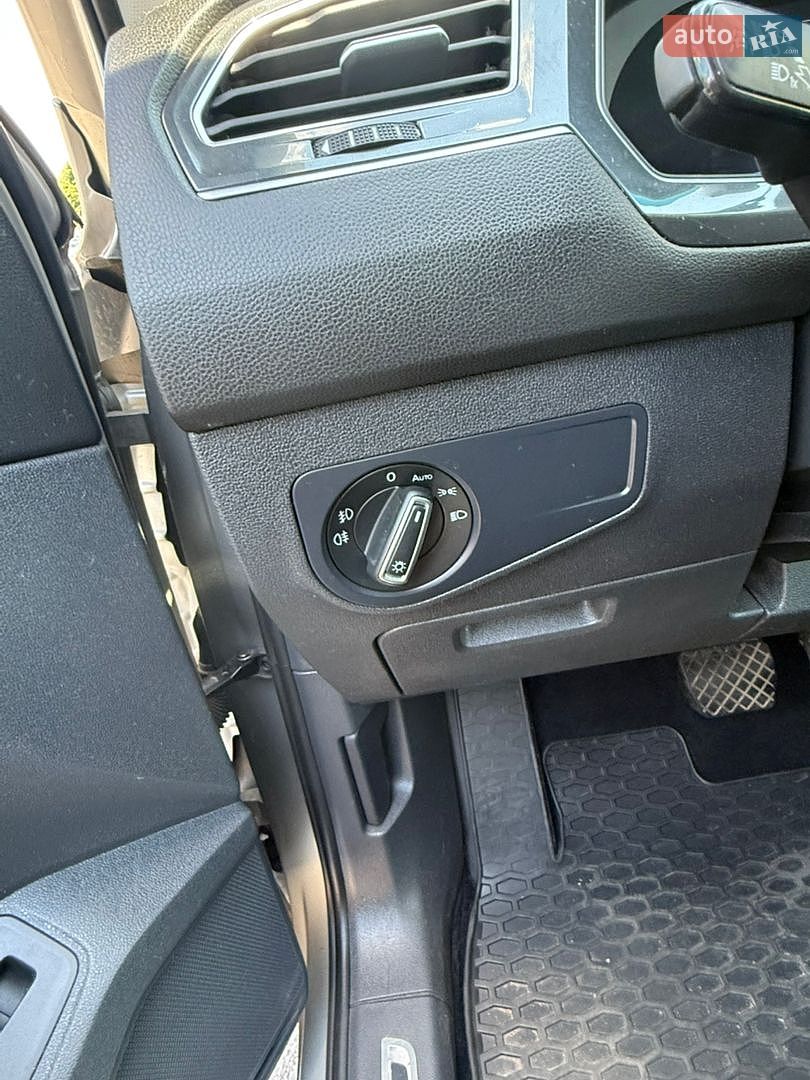 Volkswagen Tiguan 2016 VIN WVGZZZ5NZHW850206 фото оголошення 13 з 30