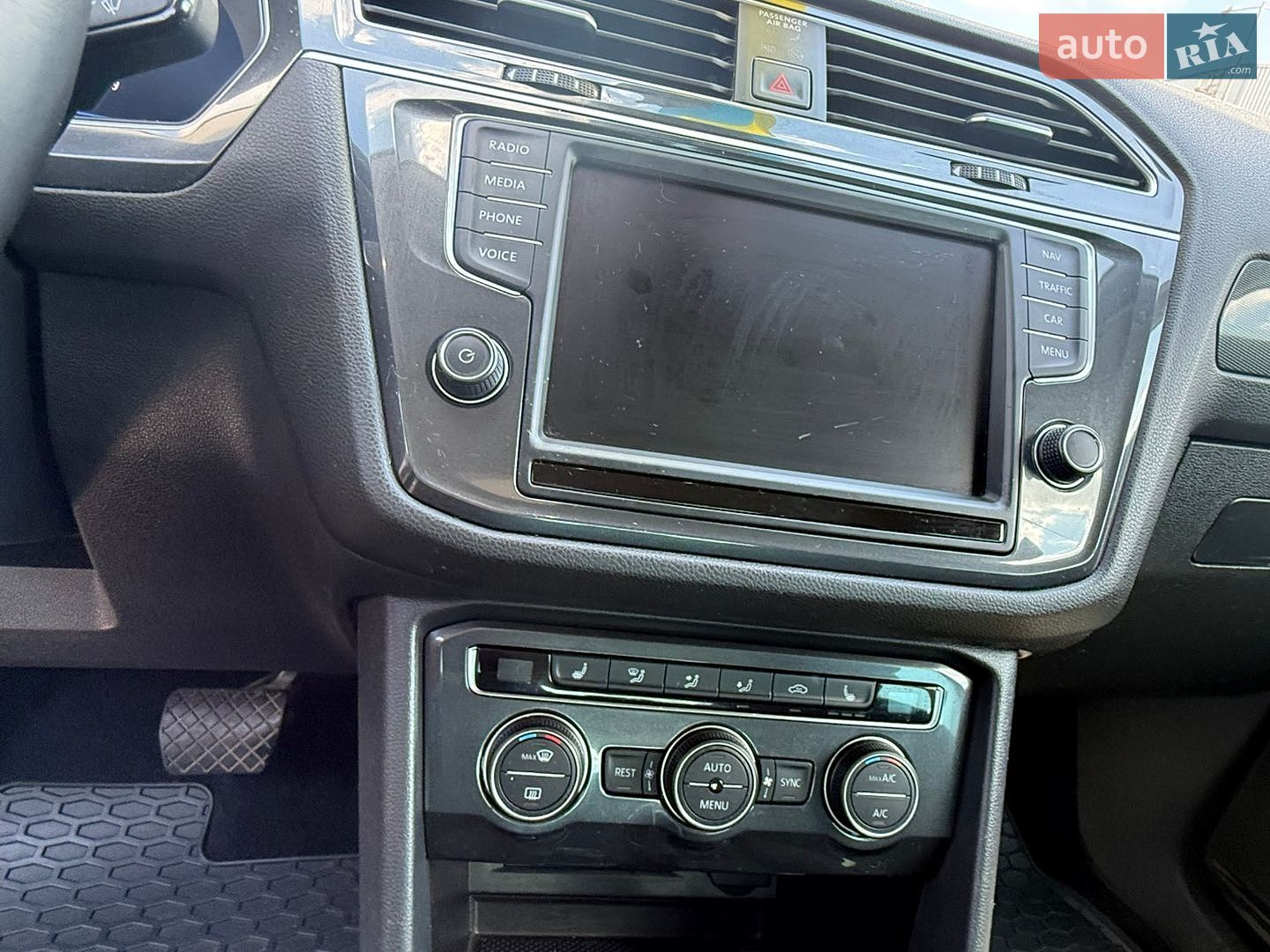 Volkswagen Tiguan 2016 VIN WVGZZZ5NZHW850206 фото оголошення 12 з 30