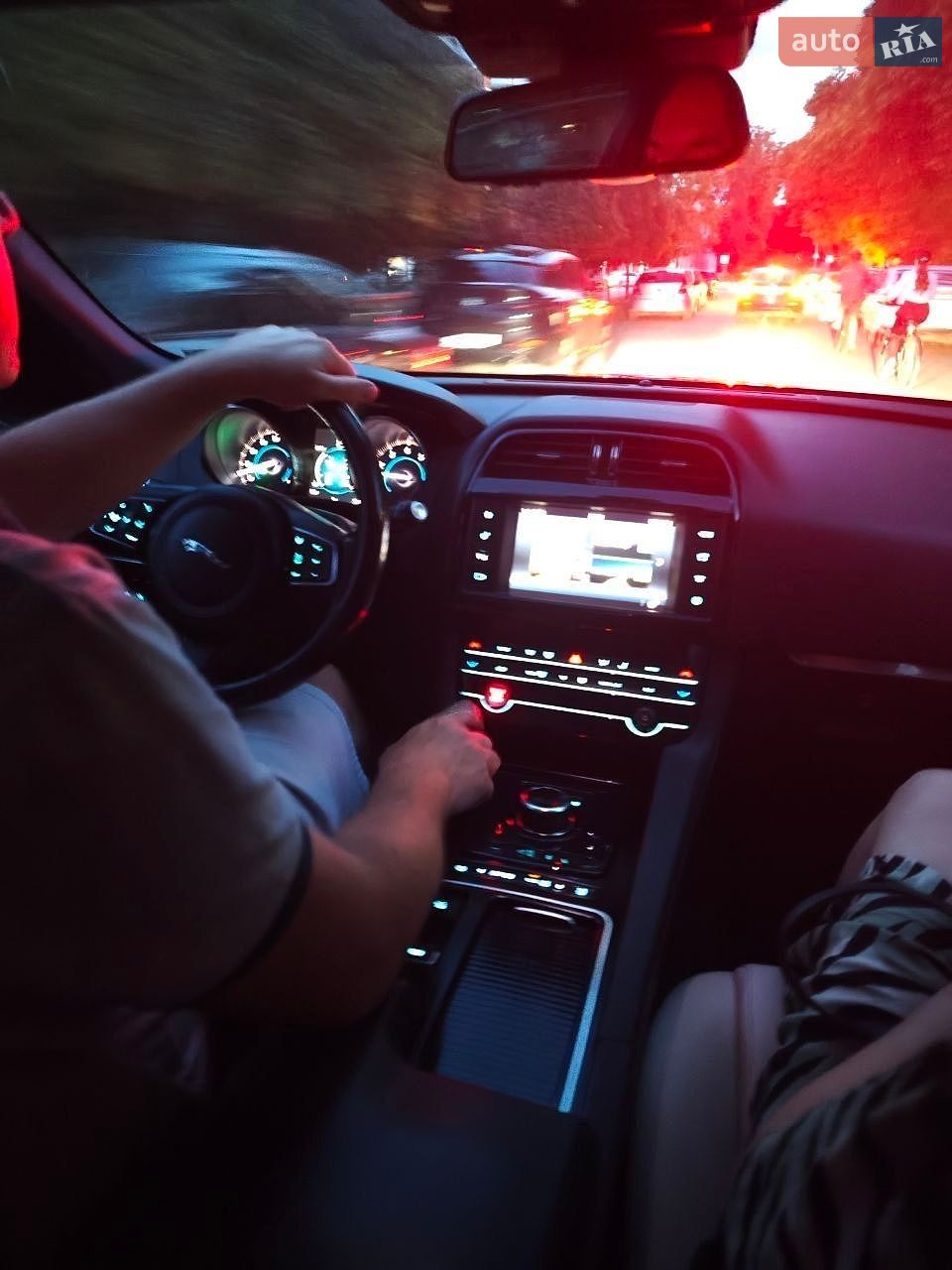 Jaguar F-Pace 2017 VIN SADCJ2FX4JA270956 фото оголошення 2 з 54