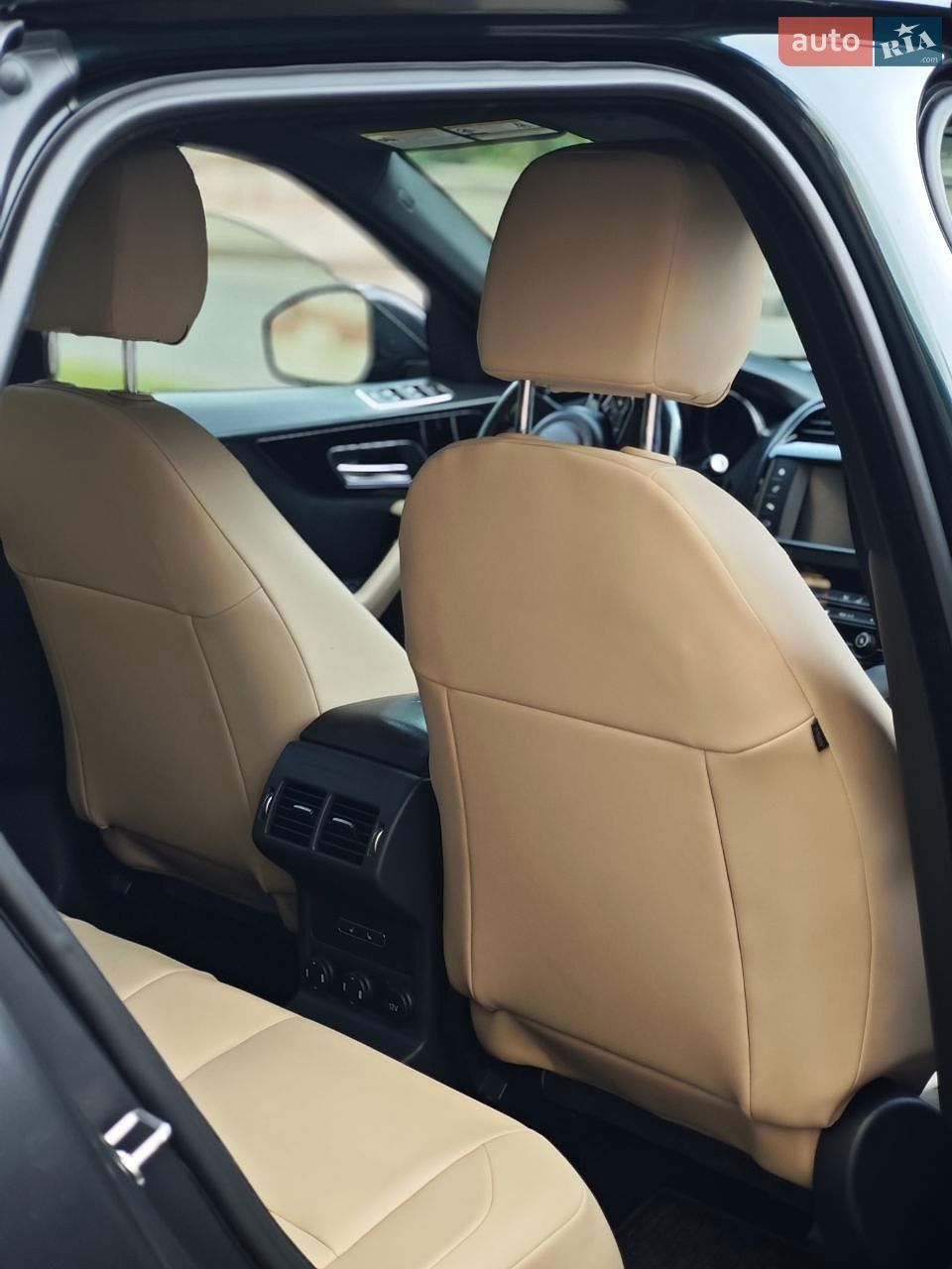 Jaguar F-Pace 2017 VIN SADCJ2FX4JA270956 фото оголошення 12 з 54
