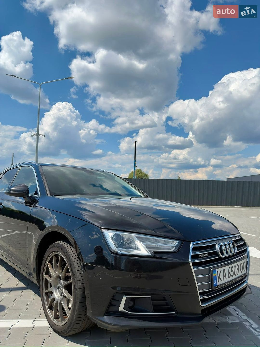 Audi A4 2017 VIN WAUZZZF40JA073891 фото оголошення 2 з 8