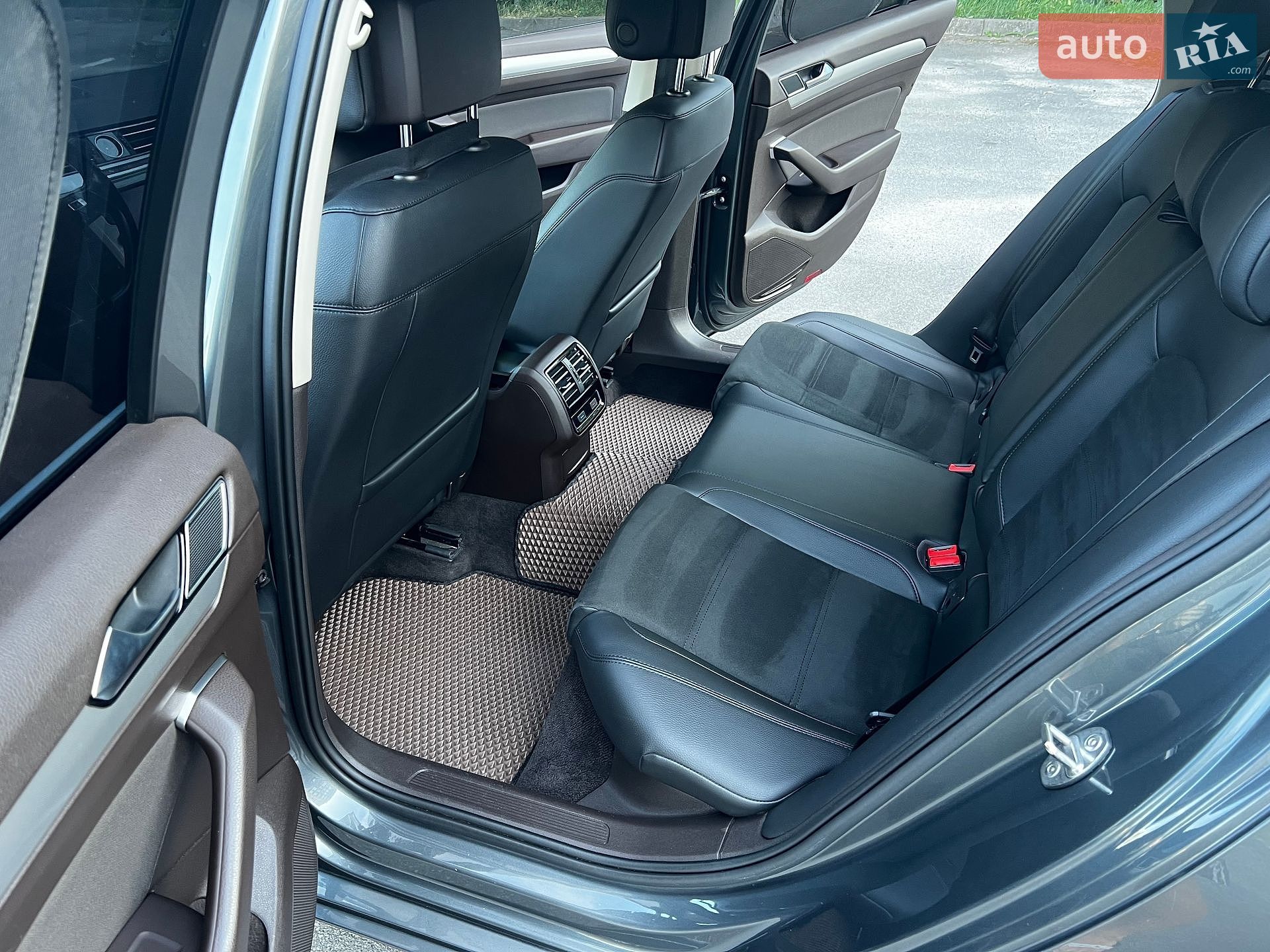 Volkswagen Passat 2016 VIN WVWZZZ3CZGE180912 фото оголошення 27 з 53