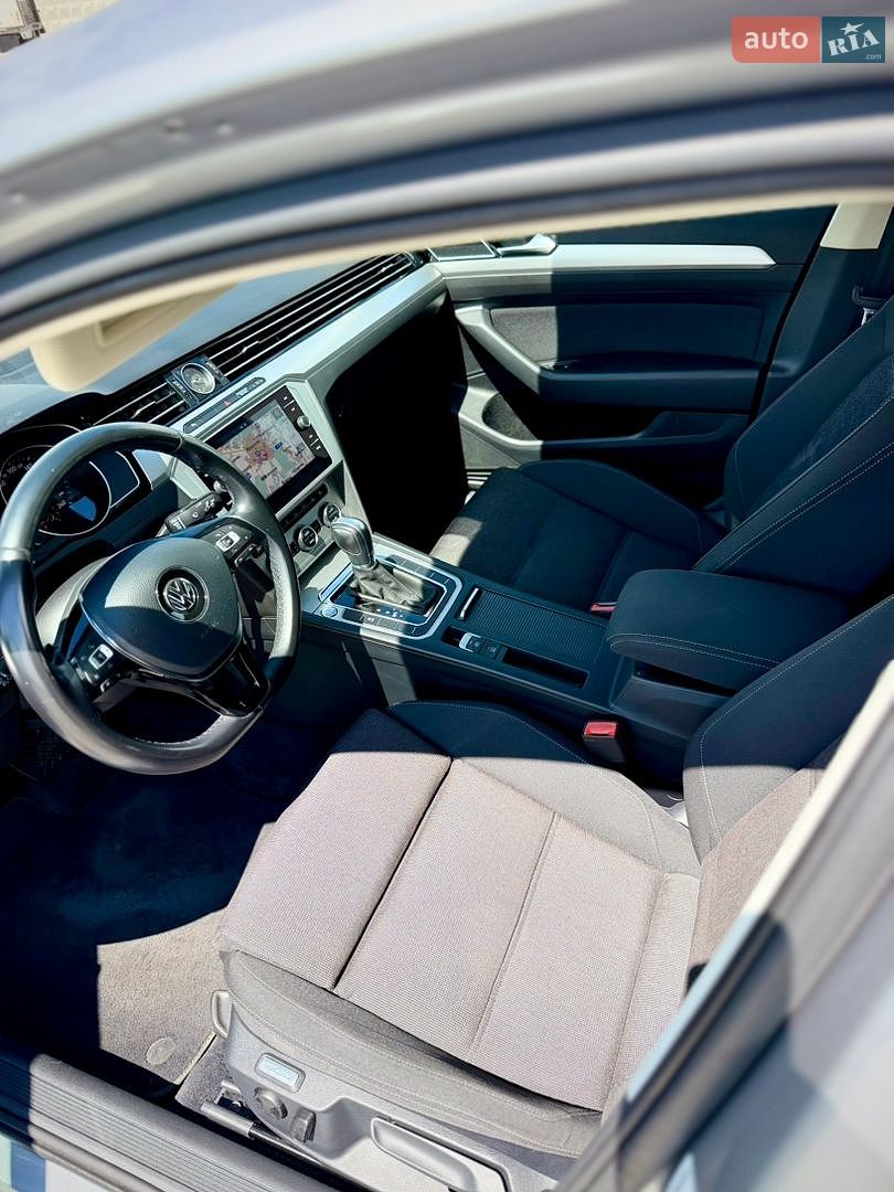 Volkswagen Passat 2018 VIN WVWZZZ3CZJE222712 фото оголошення 18 з 26