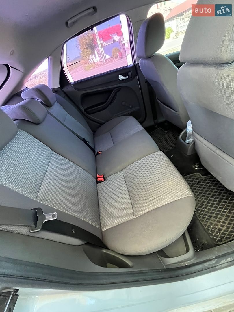 Ford Focus 2006 VIN WF05XXGCD56B03332 фото оголошення 10 з 17