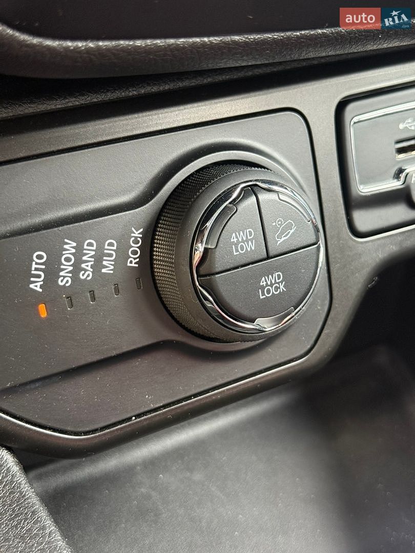 Jeep Renegade 2020 VIN ZACNJDC17MPM42639 фото оголошення 28 з 38