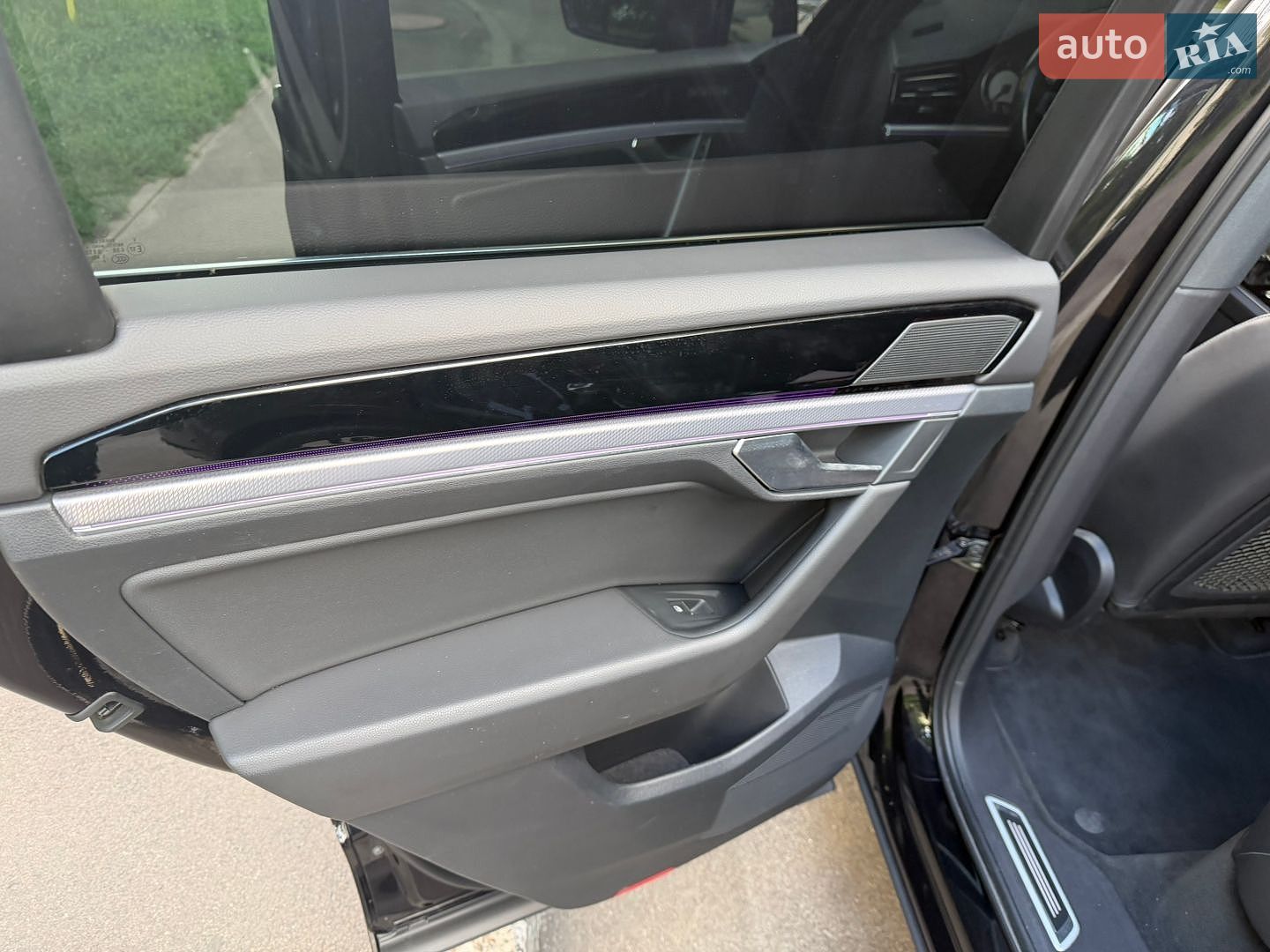 Volkswagen Touareg 2018 VIN WVGZZZCRZKD010720 фото оголошення 17 з 25