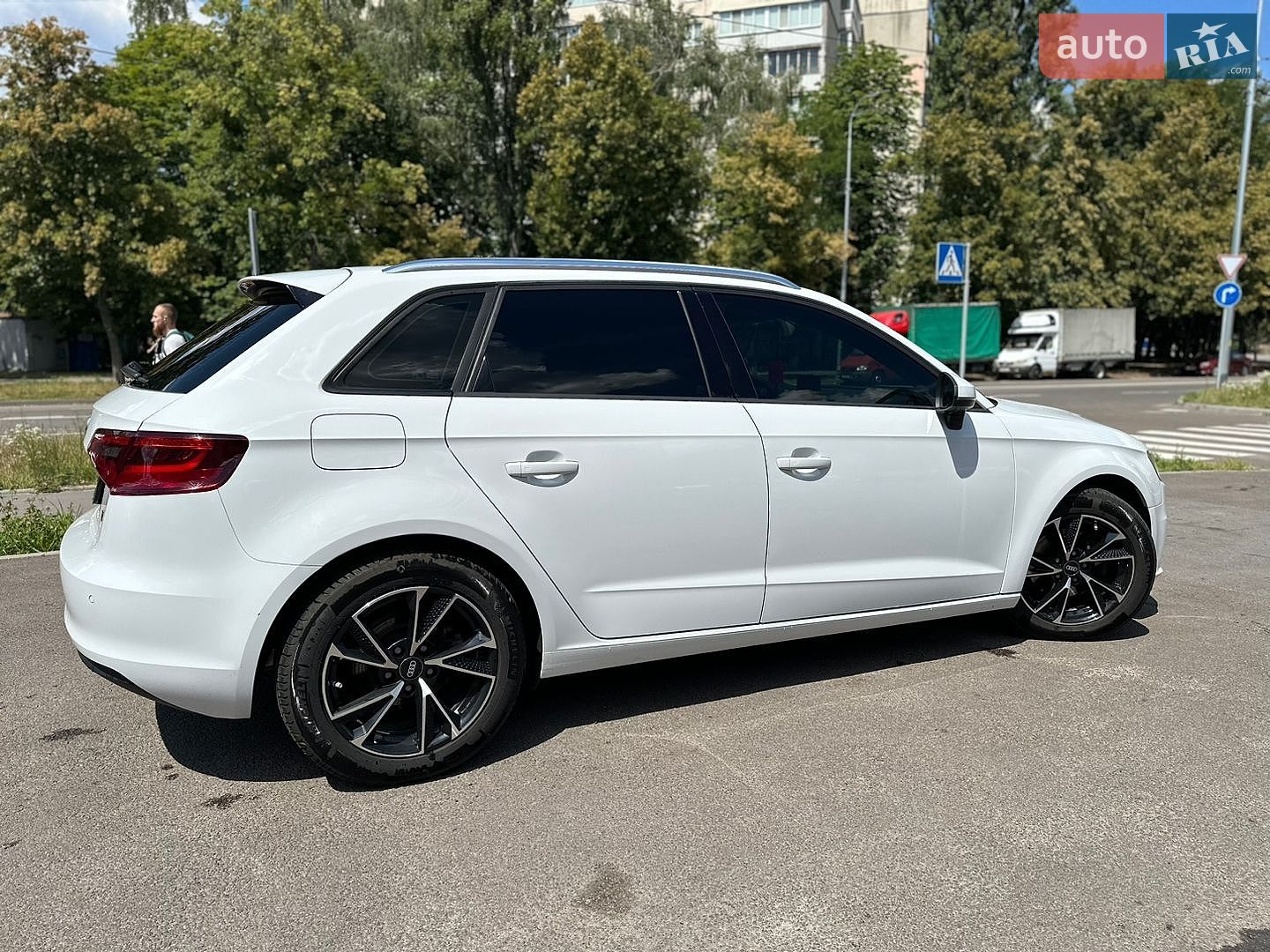Audi A3 2016 VIN WAUZZZ8V1GA166496 фото оголошення 10 з 19