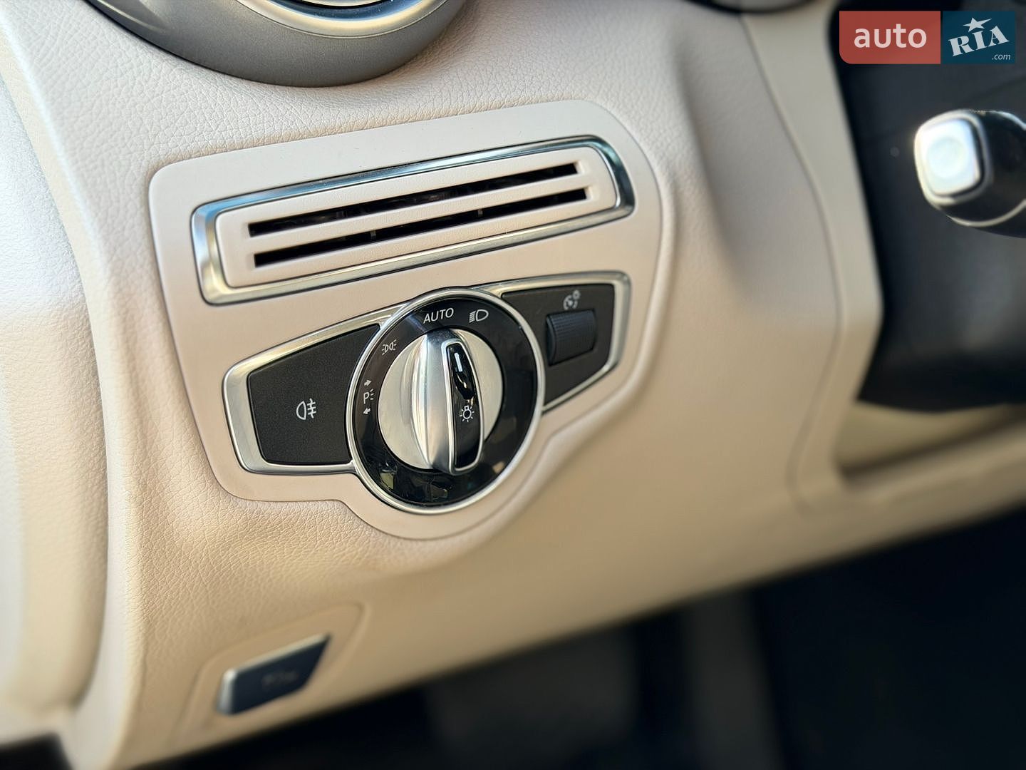 Mercedes-Benz C-Class 2015 VIN WDD2050431R110067 фото оголошення 13 з 18