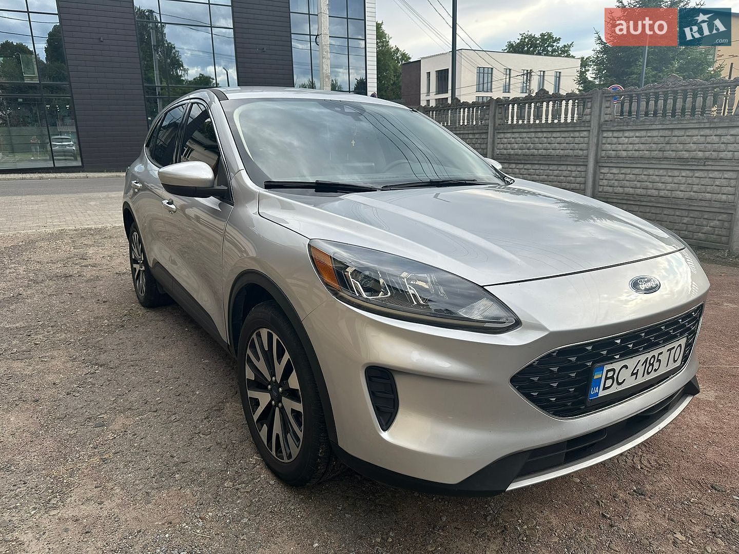 Ford Escape 2020 VIN 1FMCU9G69LUB85643 фото оголошення 2 з 18