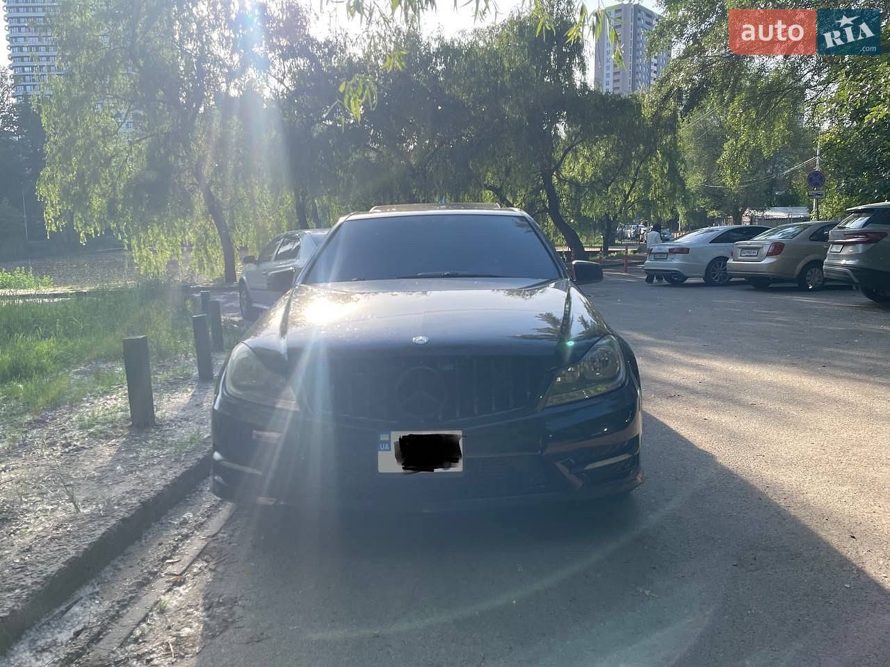 Mercedes-Benz C-Class 2012 VIN WDDGF4HB4DA762781 фото оголошення 5 з 8