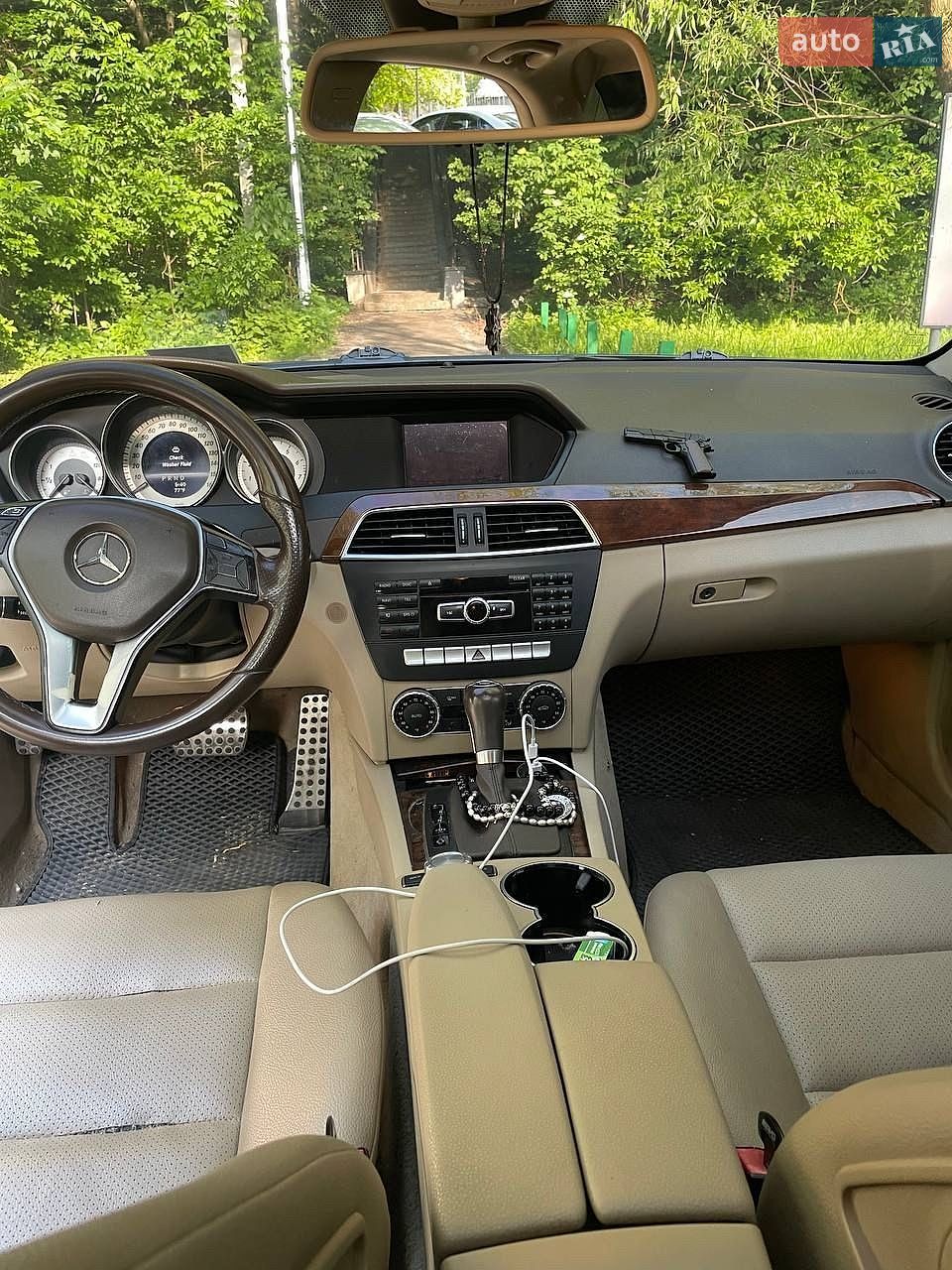 Mercedes-Benz C-Class 2012 VIN WDDGF4HB4DA762781 фото оголошення 6 з 8