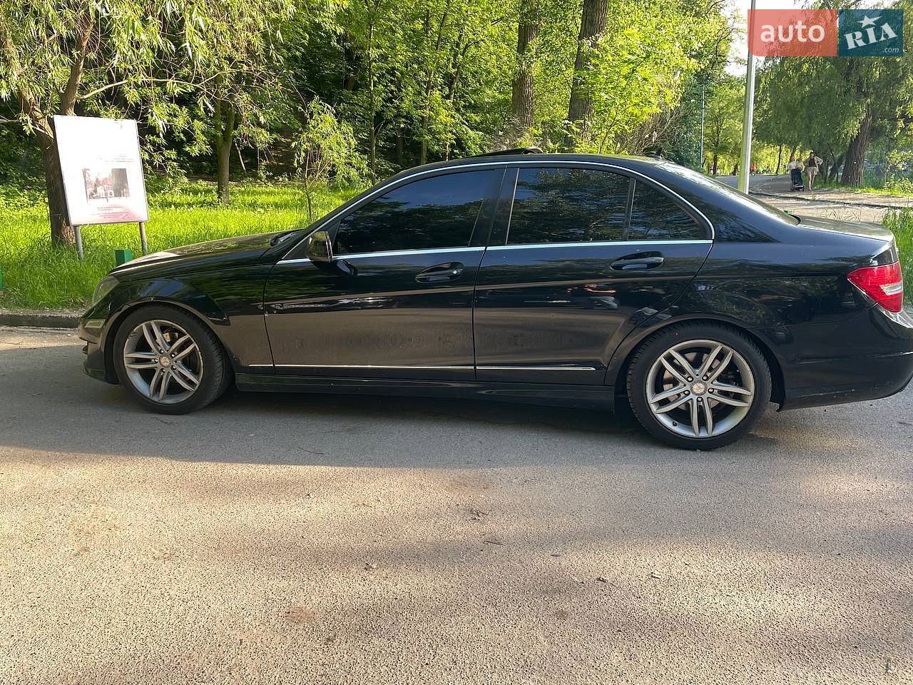 Mercedes-Benz C-Class 2012 VIN WDDGF4HB4DA762781 фото оголошення 2 з 8