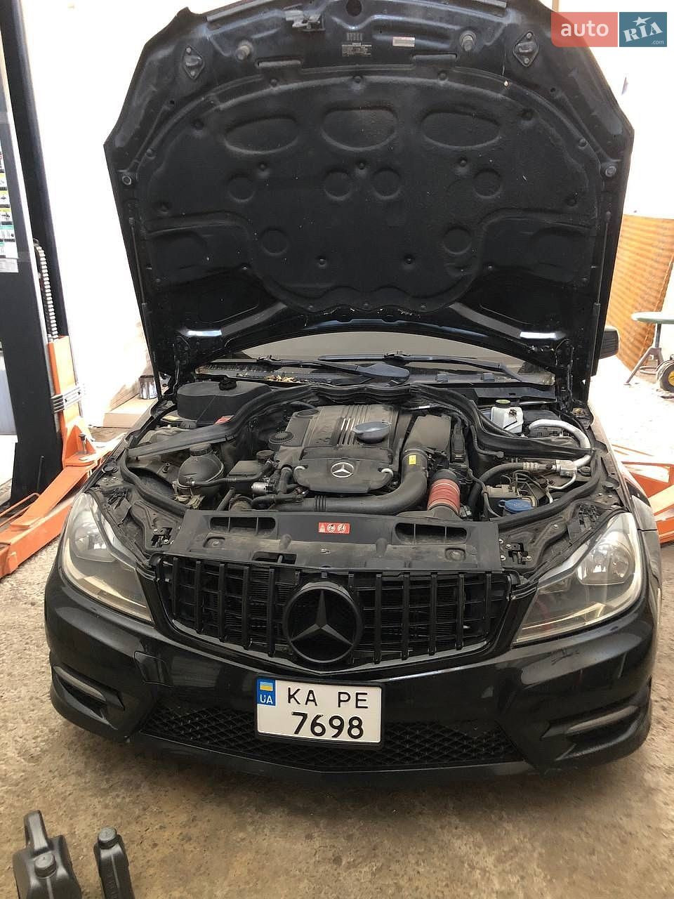Mercedes-Benz C-Class 2012 VIN WDDGF4HB4DA762781 фото оголошення 8 з 8