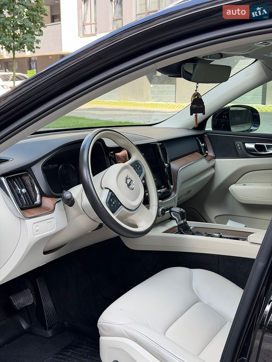 Volvo Xc60 2021 VIN YV4102DK8M1697538 фото оголошення 26 з 41