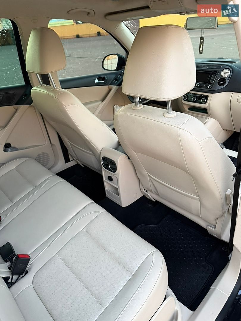 Volkswagen Tiguan 2012 VIN WVGBV7AX5CW609368 фото оголошення 7 з 26