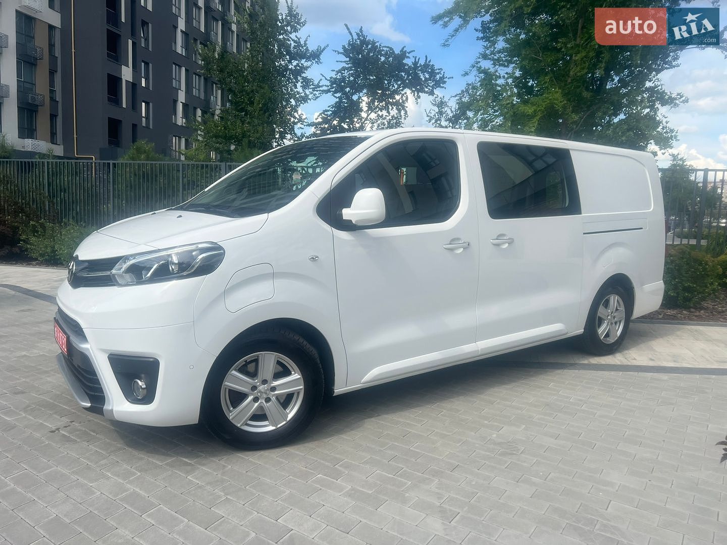 Toyota Proace 2022 VIN YARV1ZKXZGZ209015 фото оголошення 2 з 14