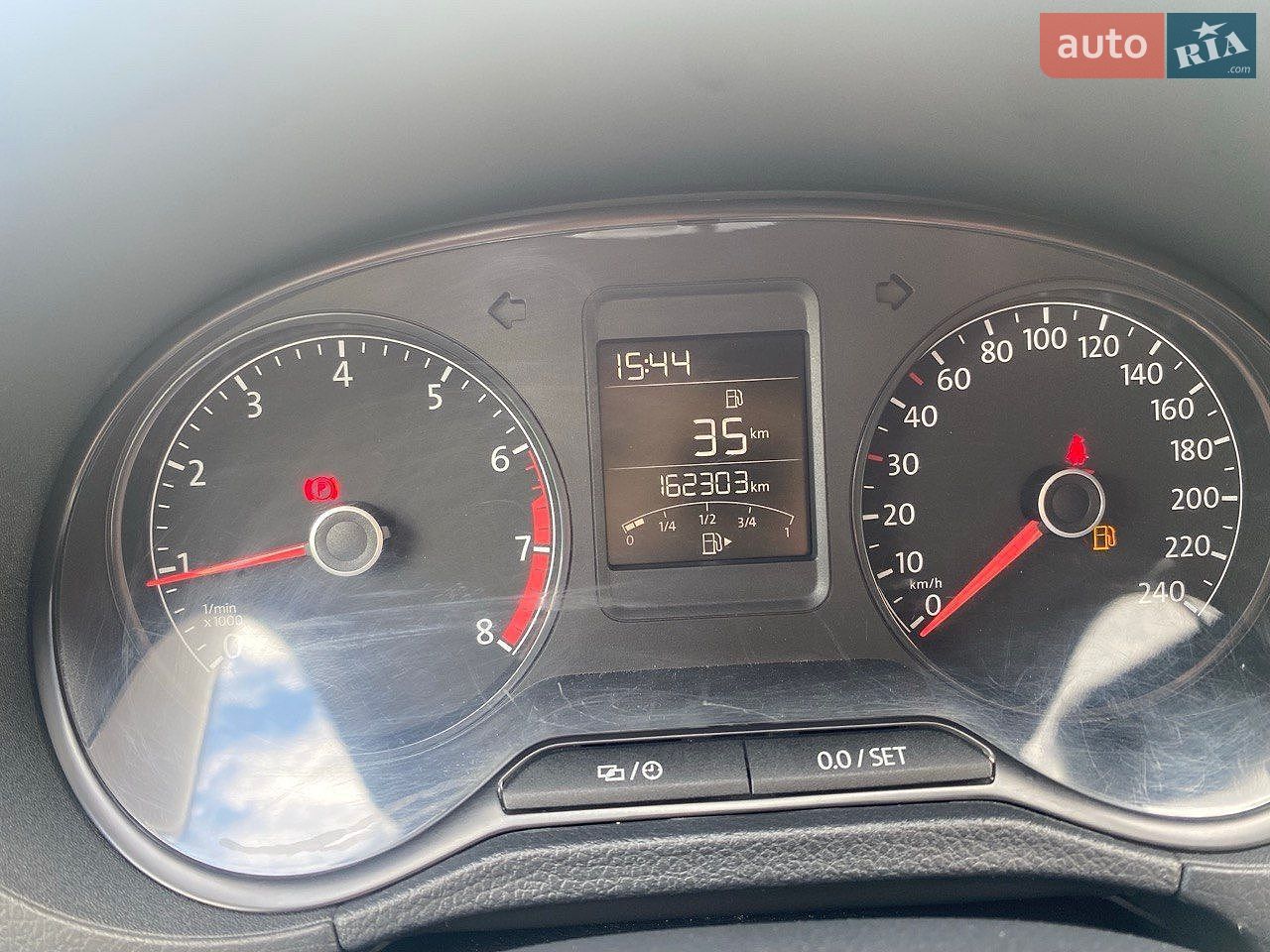 Volkswagen Polo 2016 VIN XW8ZZZ61ZHG017801 фото оголошення 3 з 11