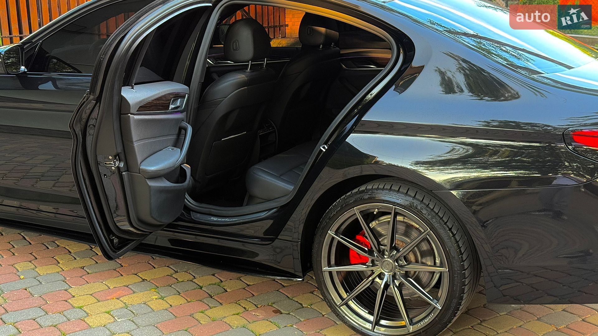 BMW 5 Series 2018 VIN WBAJA7C5XKG910246 фото оголошення 17 з 32