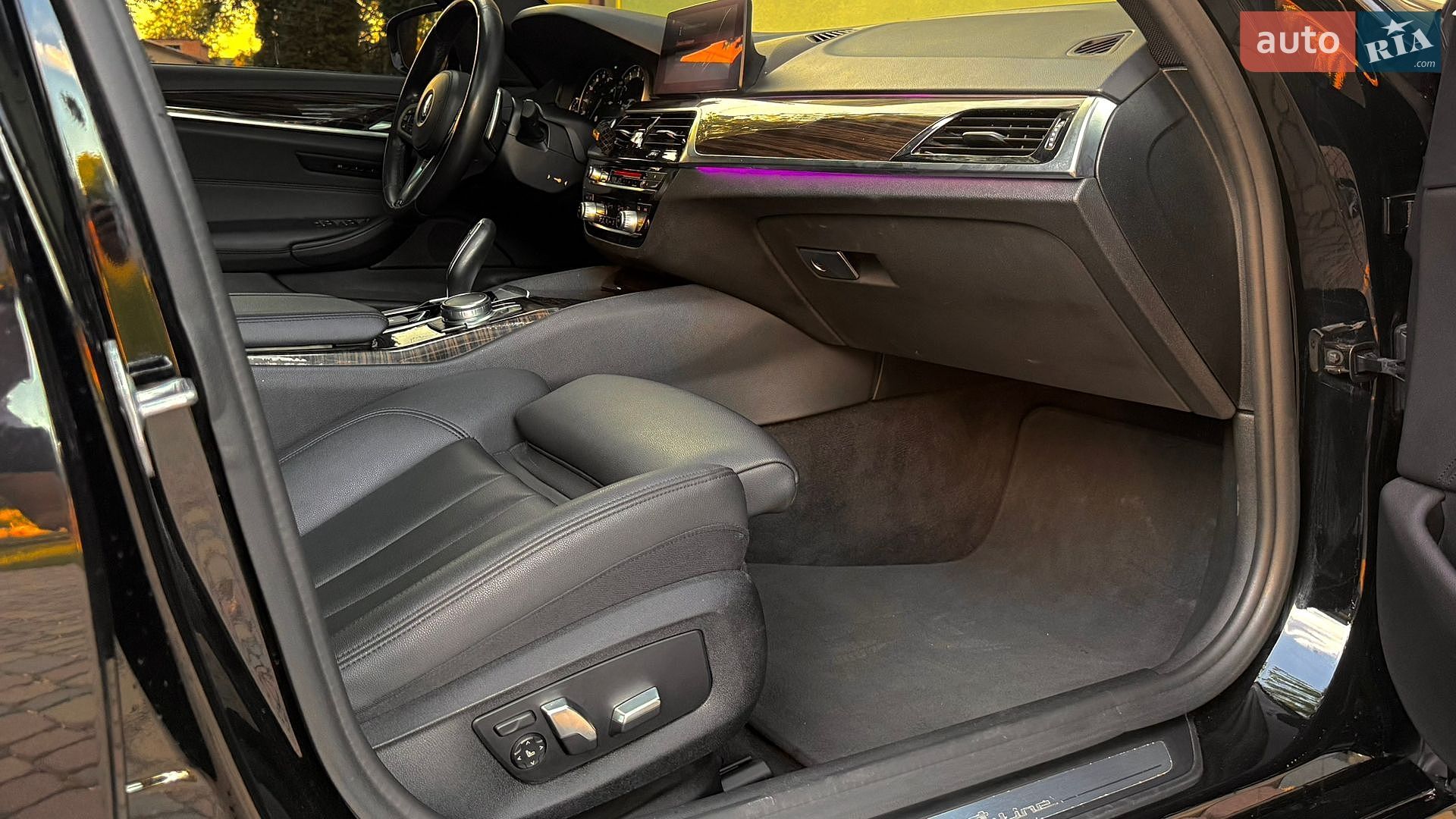 BMW 5 Series 2018 VIN WBAJA7C5XKG910246 фото оголошення 23 з 32