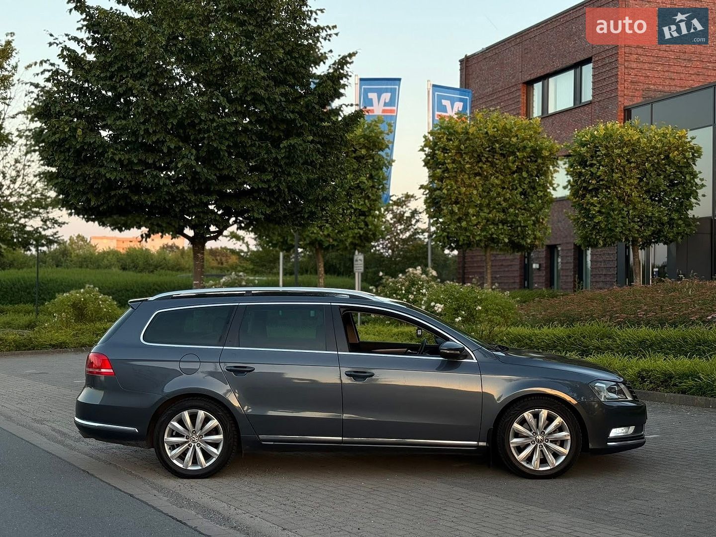 Volkswagen Passat 2011 VIN WVWZZZ3CZCE042479 фото оголошення 9 з 16