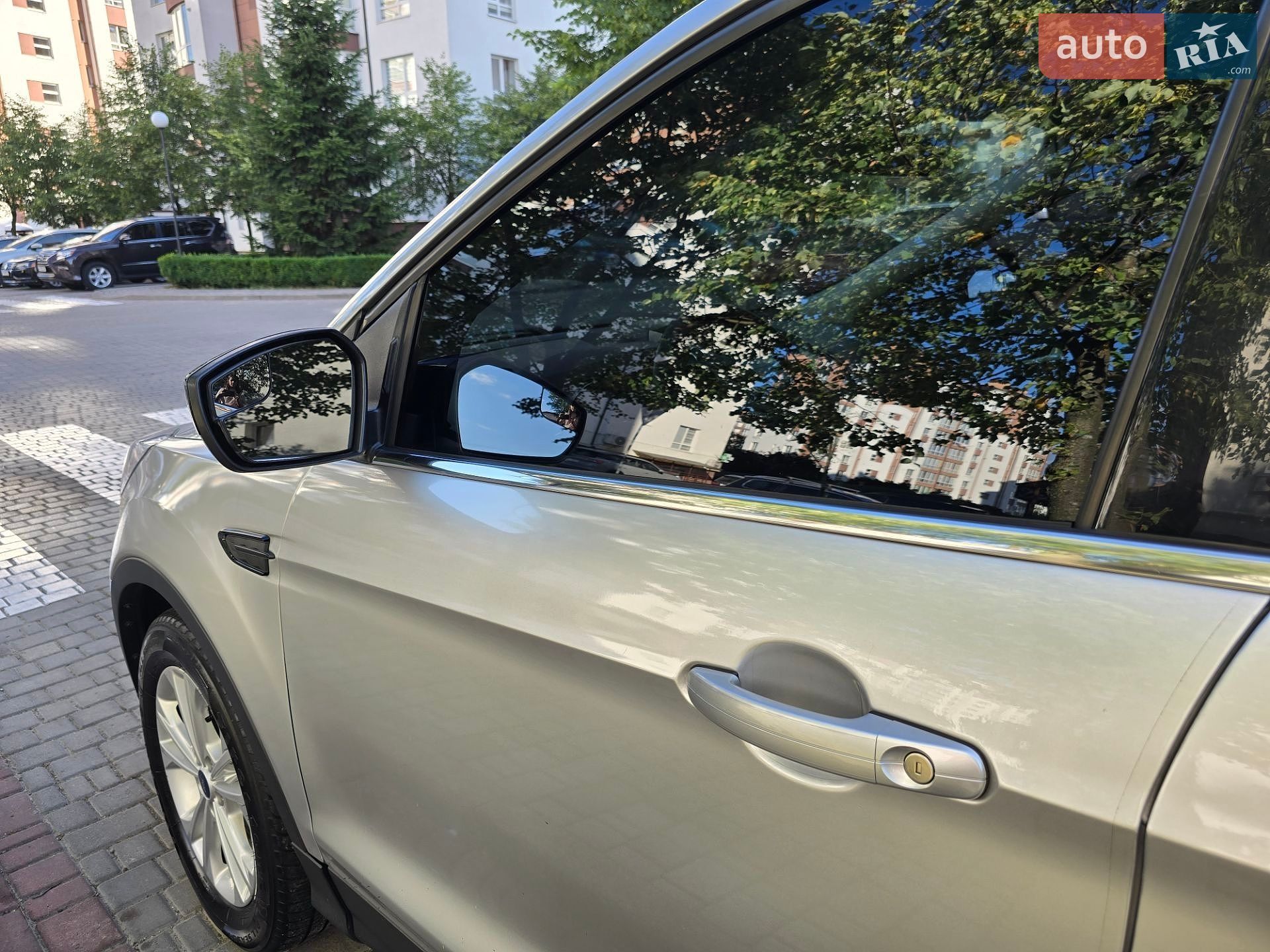 Ford Escape 2018 VIN 1FMCU9GD2JUB75175 фото оголошення 2 з 20