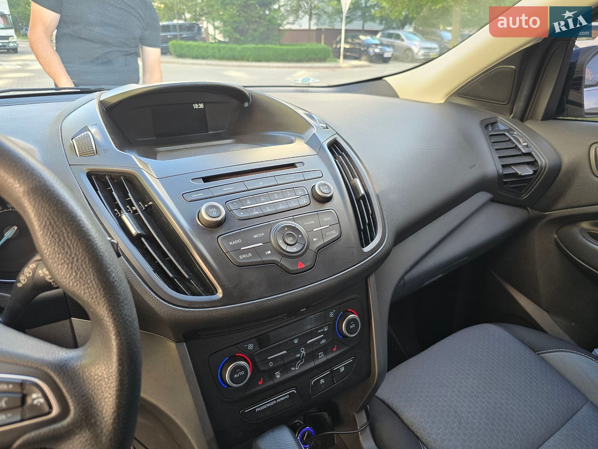 Ford Escape 2018 VIN 1FMCU9GD2JUB75175 фото оголошення 5 з 20