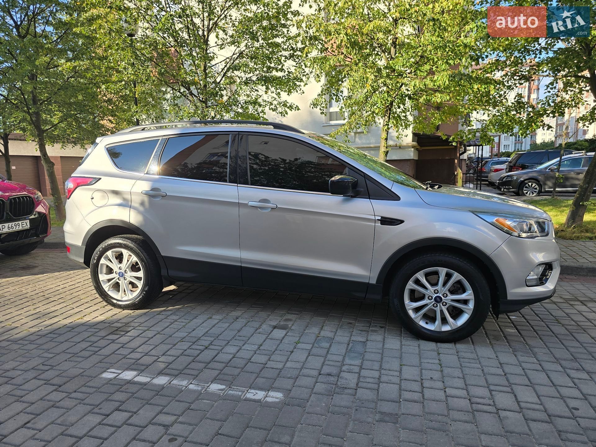 Ford Escape 2018 VIN 1FMCU9GD2JUB75175 фото оголошення 12 з 20
