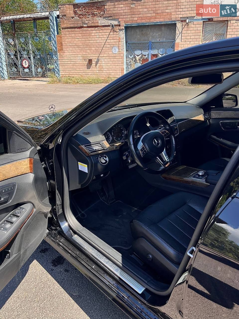 Mercedes-Benz E-Class 2010 VIN WDDHF9AB2BA366938 фото оголошення 7 з 10
