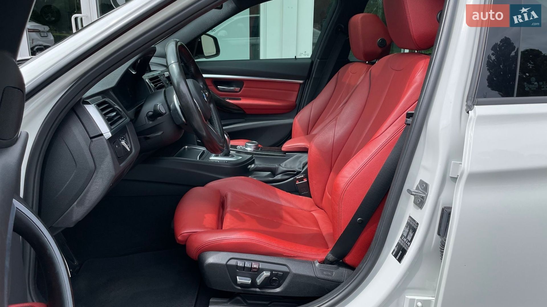 BMW 3 Series 2018 VIN WBA8E5C56JA506787 фото оголошення 14 з 28