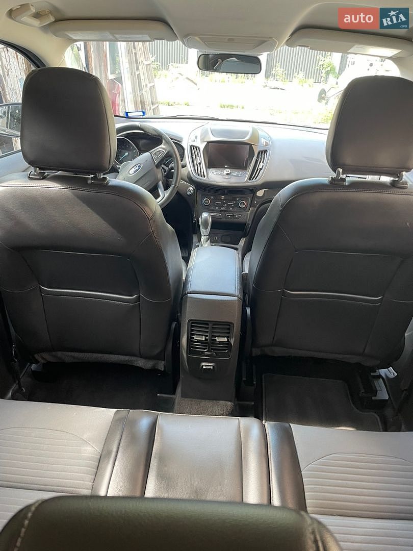 Ford Escape 2019 VIN 1FMCU0GD8KUB26706 фото оголошення 3 з 15