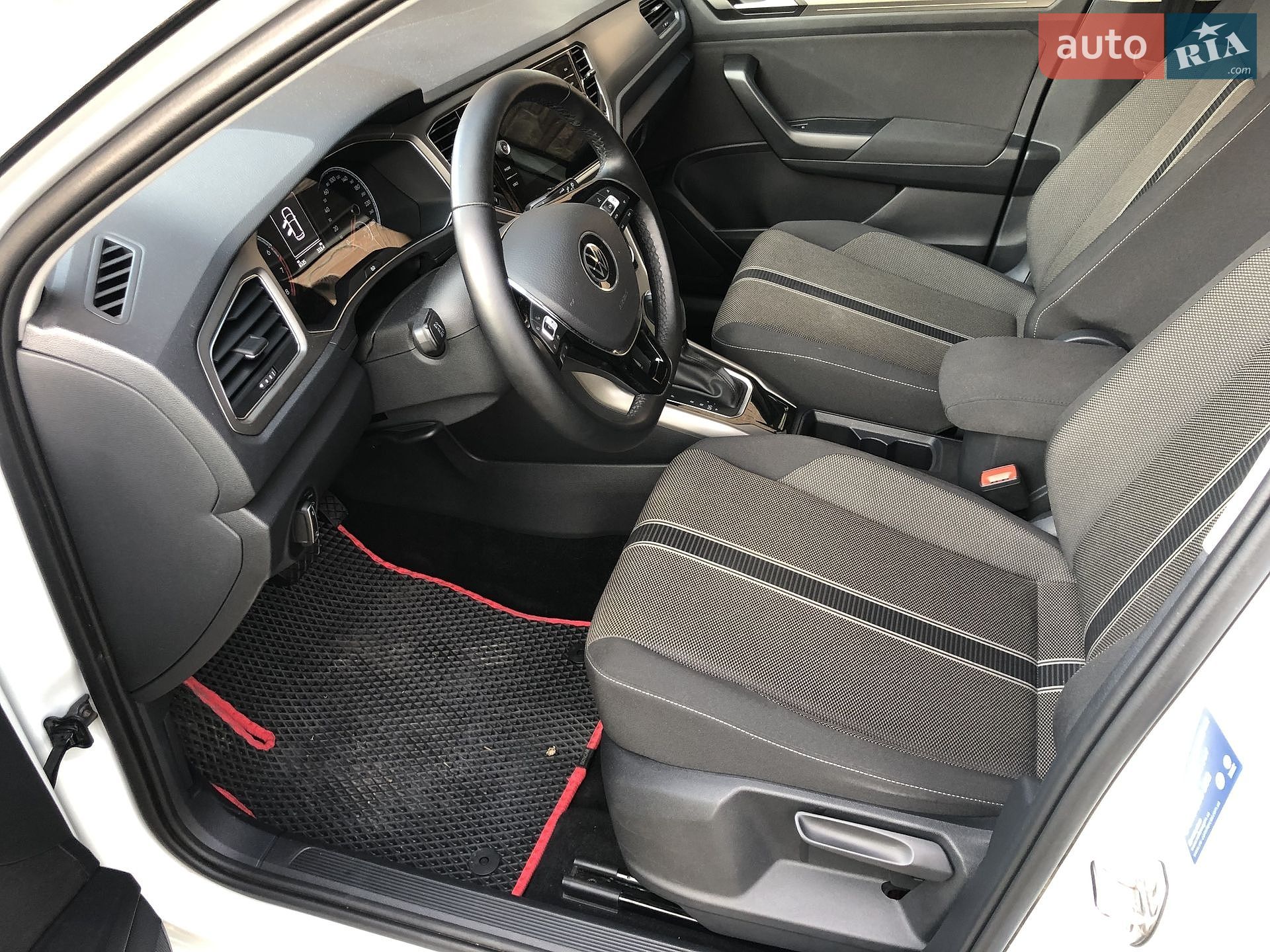 Volkswagen T-Roc 2021 VIN WVGZZZA1ZNV038484 фото оголошення 13 з 31
