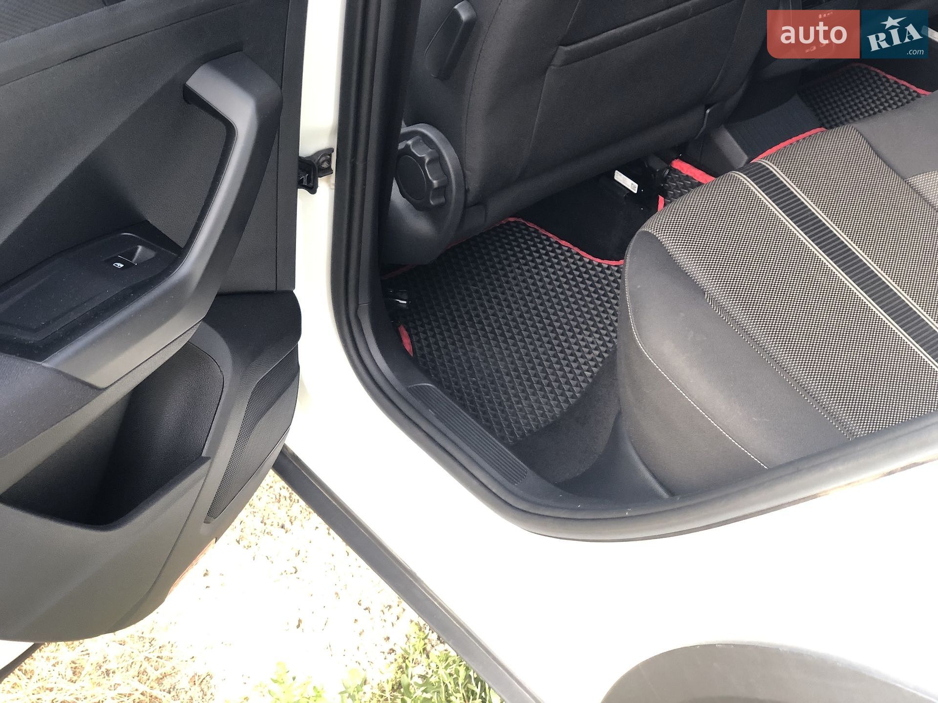 Volkswagen T-Roc 2021 VIN WVGZZZA1ZNV038484 фото оголошення 15 з 31
