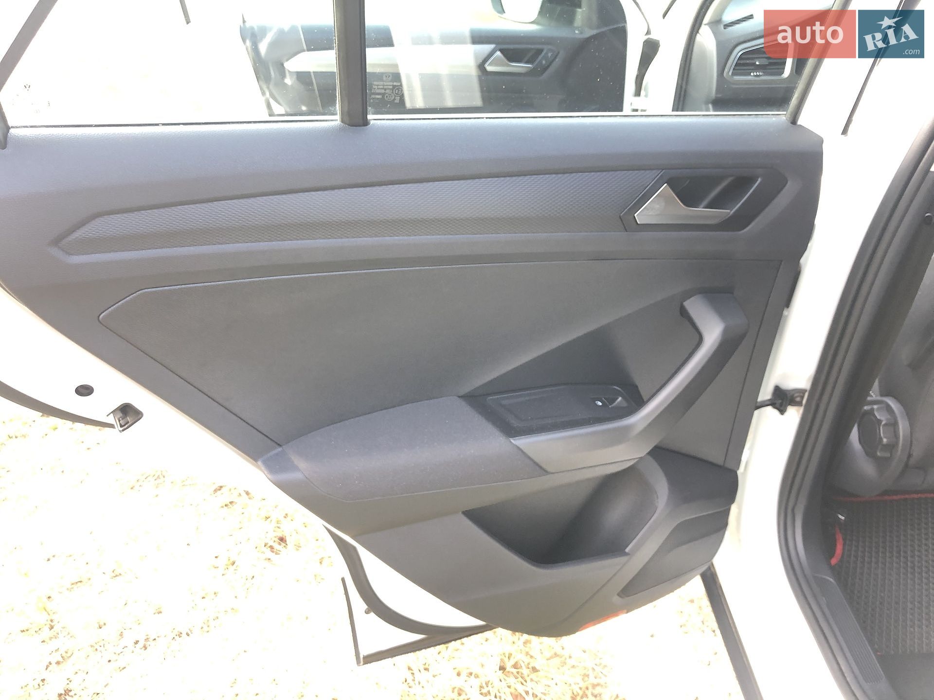 Volkswagen T-Roc 2021 VIN WVGZZZA1ZNV038484 фото оголошення 16 з 31