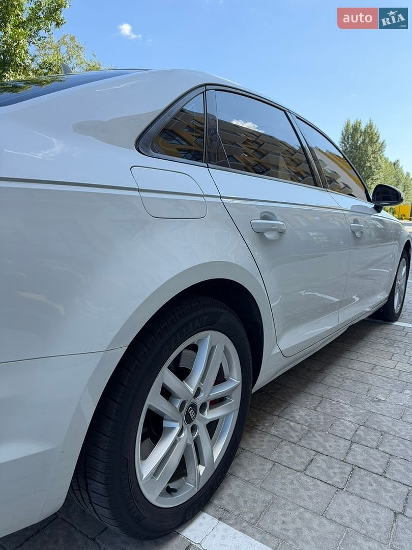 Audi A4 2016 VIN WAUGNAF49HN055669 фото оголошення 29 з 48