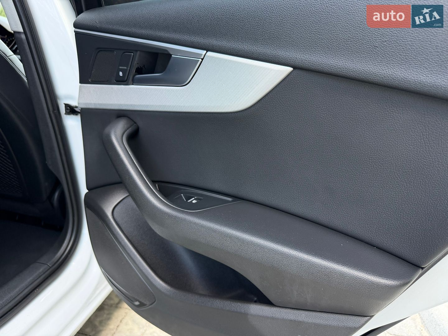 Audi A4 2016 VIN WAUGNAF49HN055669 фото оголошення 30 з 48
