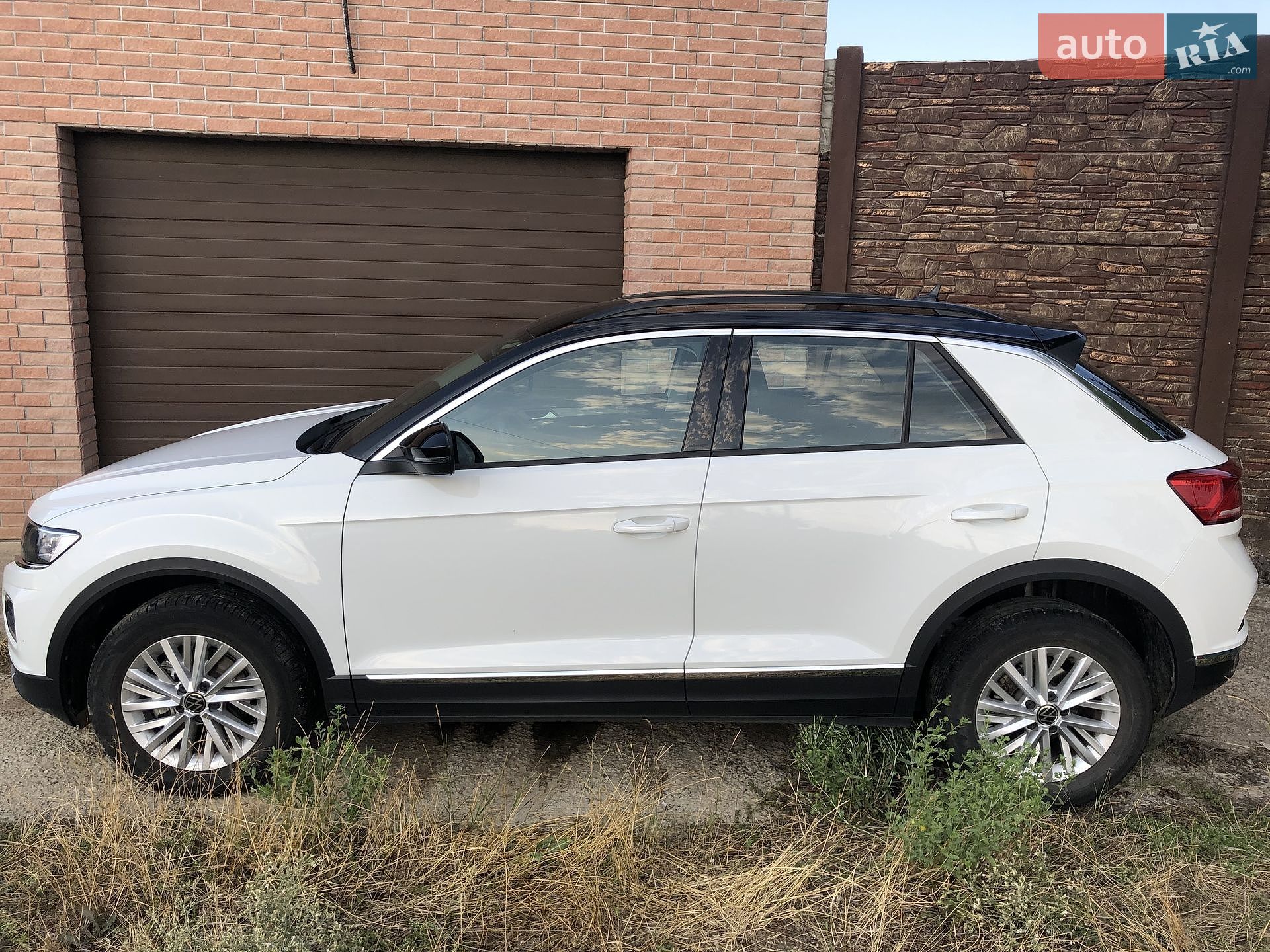 Volkswagen T-Roc 2021 VIN WVGZZZA1ZNV038484 фото оголошення 2 з 31