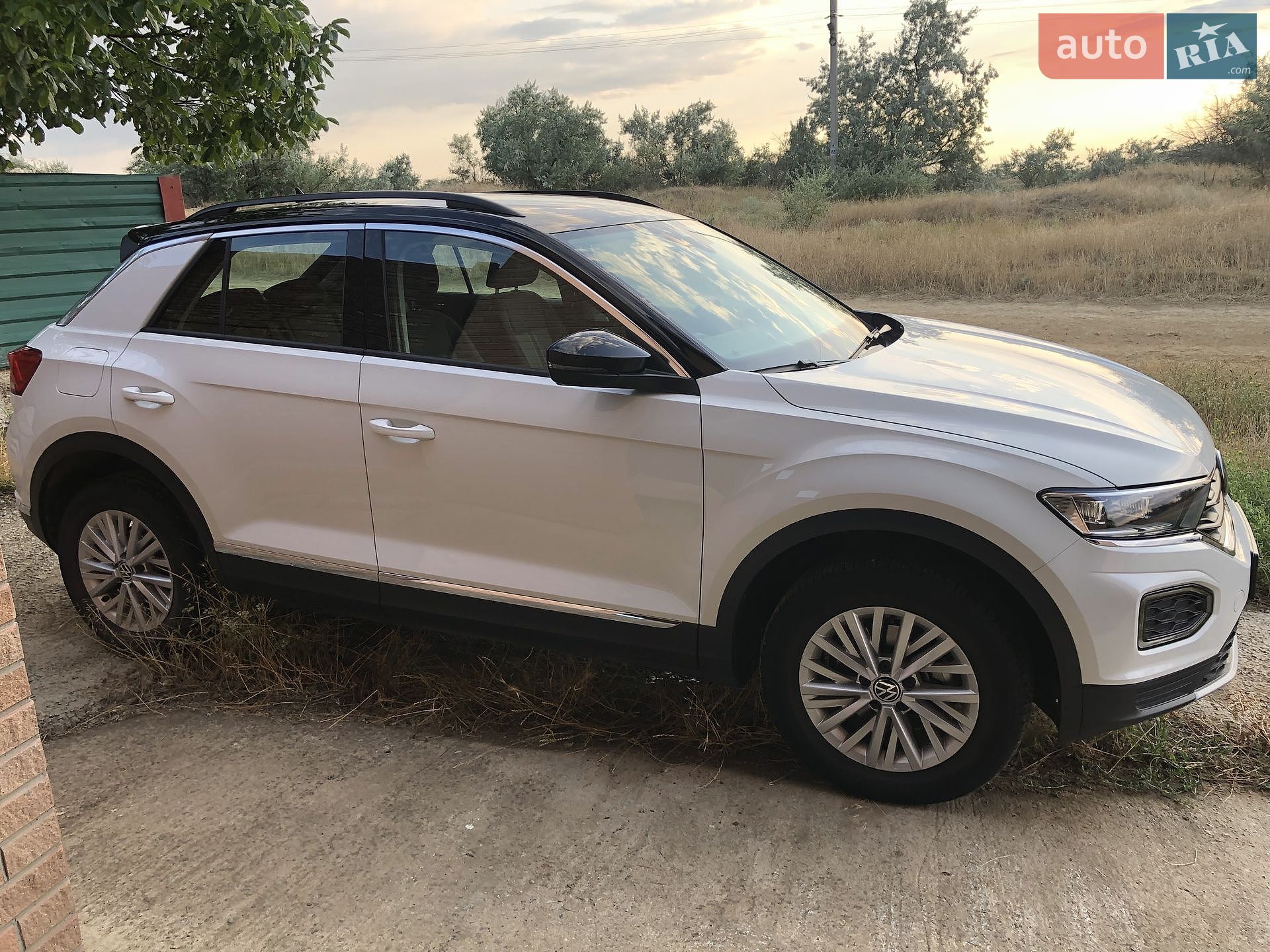 Volkswagen T-Roc 2021 VIN WVGZZZA1ZNV038484 фото оголошення 3 з 31