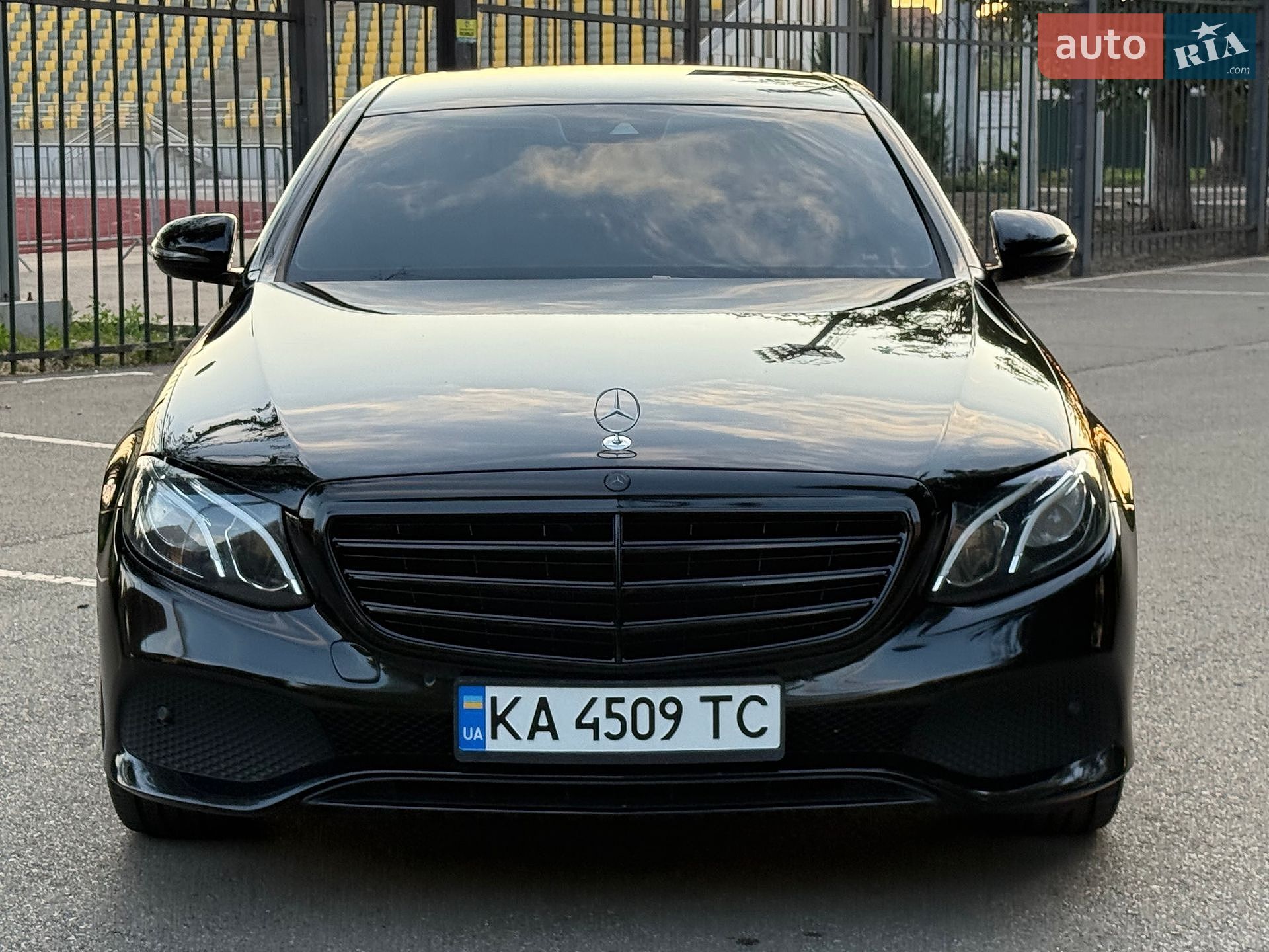 Mercedes-Benz E-Class 2019 VIN WDD2130051A752407 фото оголошення 3 з 105