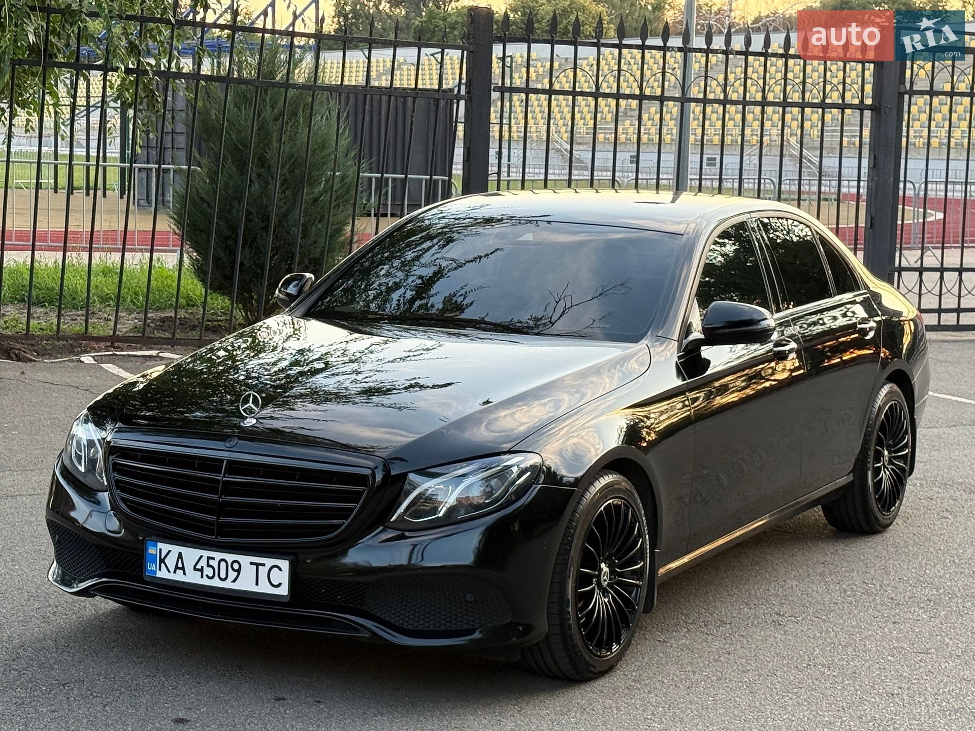 Mercedes-Benz E-Class 2019 VIN WDD2130051A752407 фото оголошення 4 з 105