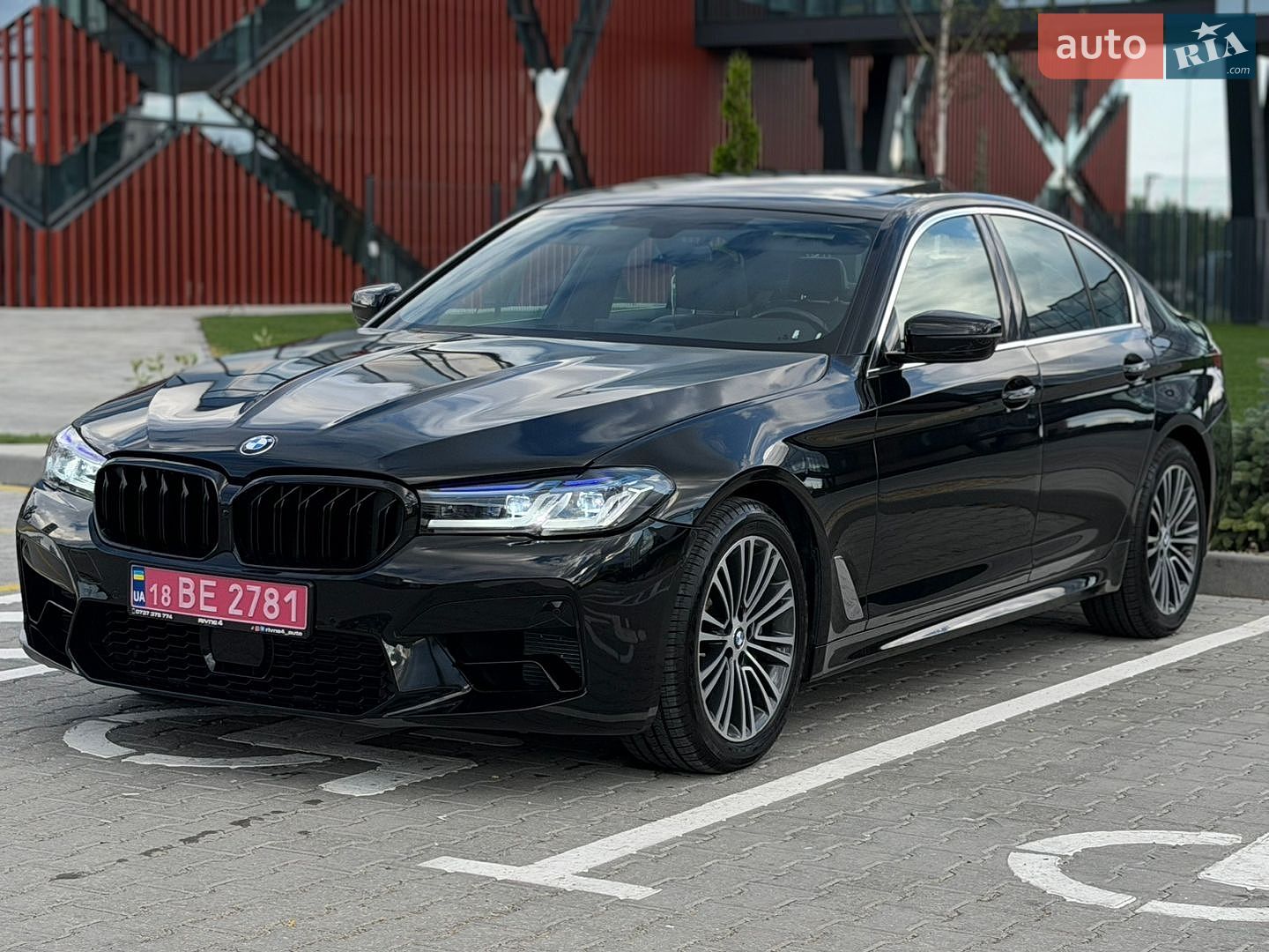 BMW 5 Series 2017 VIN WBAJA7C37HG907215 фото оголошення 3 з 40