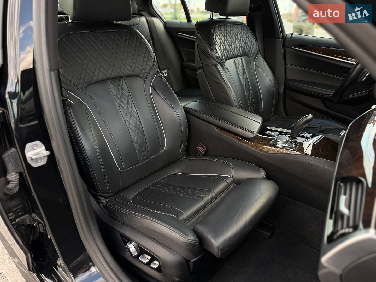 BMW 5 Series 2017 VIN WBAJA7C37HG907215 фото оголошення 29 з 40
