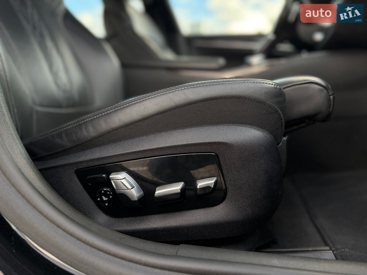 BMW 5 Series 2017 VIN WBAJA7C37HG907215 фото оголошення 24 з 36