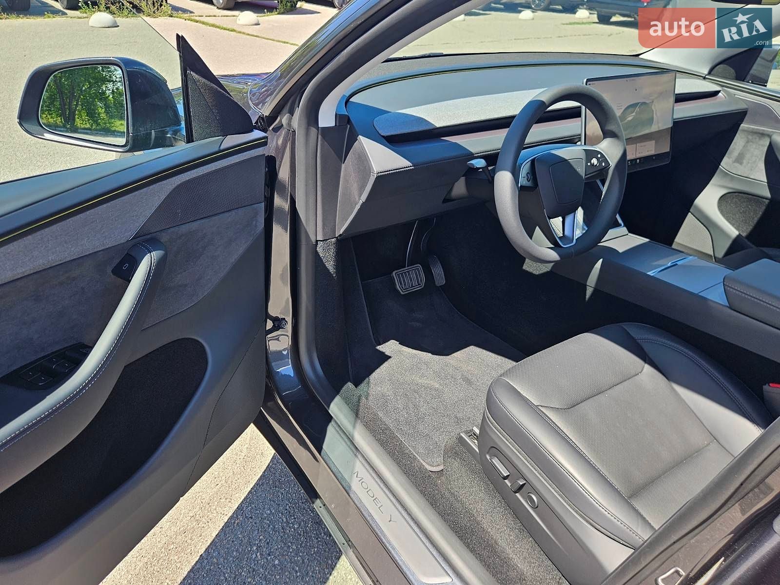 Tesla Model Y 2025 VIN 7SAYGDEE8TA459793 фото оголошення 17 з 34