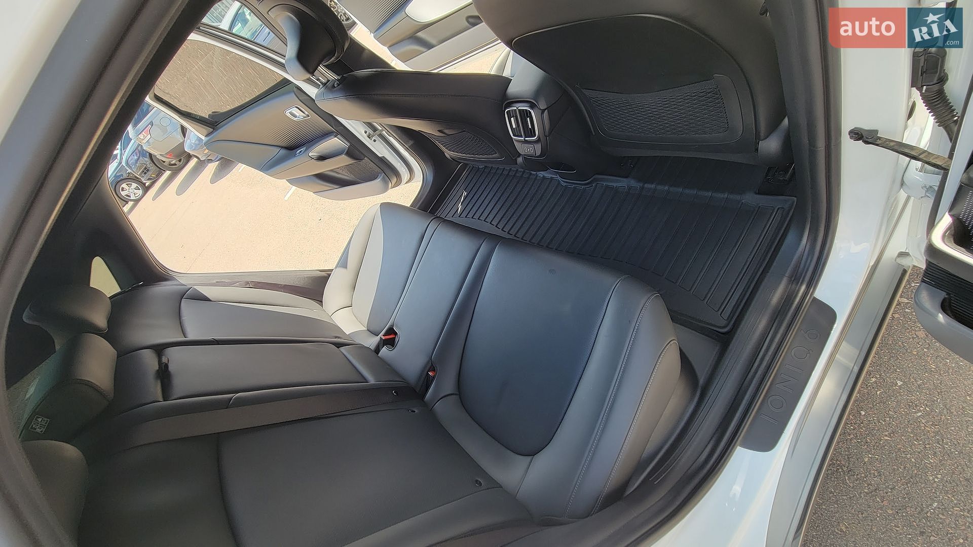 Hyundai Ioniq 6 2023 VIN KMHM34AA1PA034729 фото оголошення 8 з 36