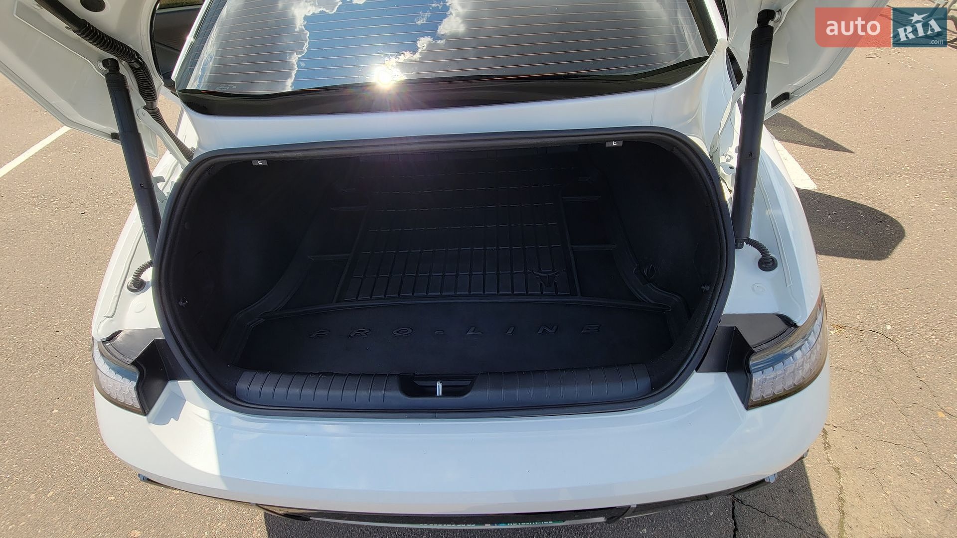 Hyundai Ioniq 6 2023 VIN KMHM34AA1PA034729 фото оголошення 9 з 36